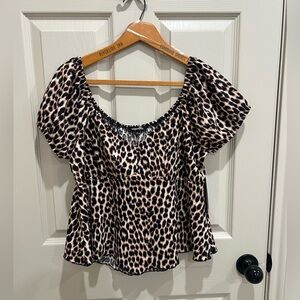 NWT cute print top 💓